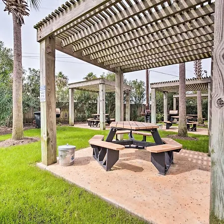 Galveston Condo With Oceanfront Views And 2 Pools